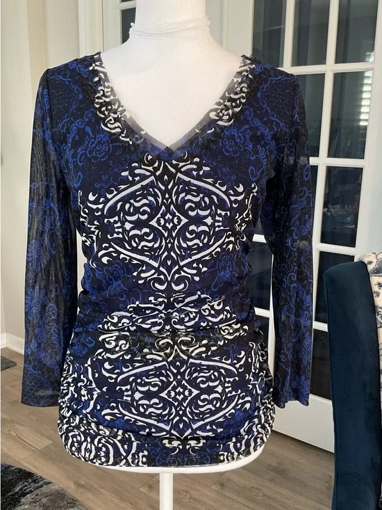 INC International Concepts Medallion Print Mesh V-Neck Top - Size Medium - Picture 2 of 11